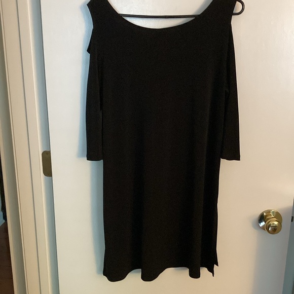 Clara Sun Woo, Size M, Black cut out Shoulder, Tunic Top - Picture 7 of 11